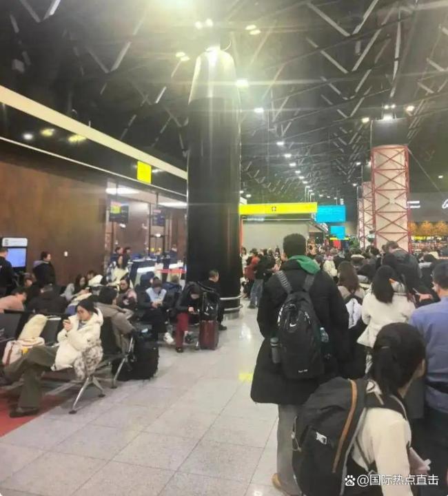 乌克兰无人机袭击莫斯科致航班延误 平民生活受冲击