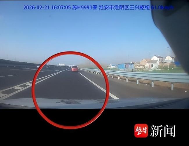 小车高速时速80公里无法降档 交警教科书式救援90秒化解