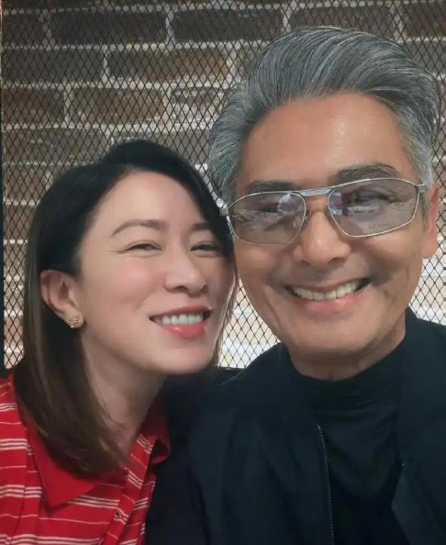 佘诗曼追星周润发得胜，笑得全程合不拢嘴，黄宗泽吴卓羲也在 港圈情愫再现