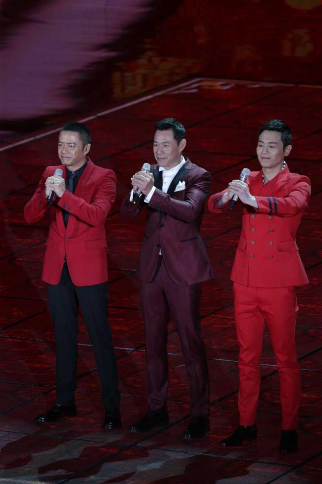 36年春晚“常青树”杀疯了！蔡国庆连上三台春晚，跨界小品吕布出圈 万能艺东说念主再创光芒