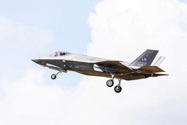 美国总统特使：特朗普感到“好奇”，“伊朗为何还没有屈服” 美军中东集结施压