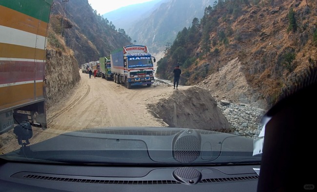 中国游客改时间幸运错过坠河事故