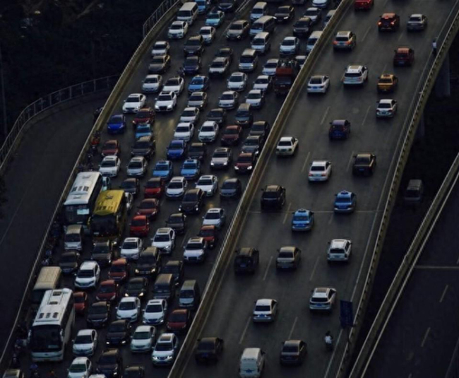 “亚洲最大收费站”出口全开 极限保障的开始