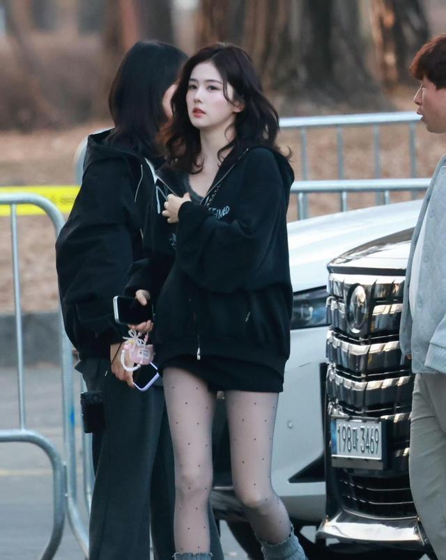 白鹿首尔回国 美貌霸屏引热议