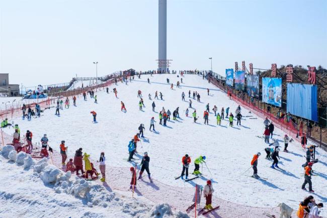 四十六载冰雪路辉映绚丽中国红 再创历史新篇章