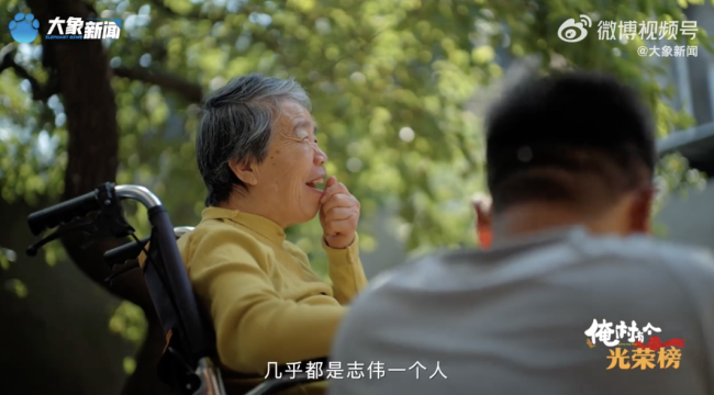 男子带瘫痪母亲走遍100多座城 孝行感动无数人