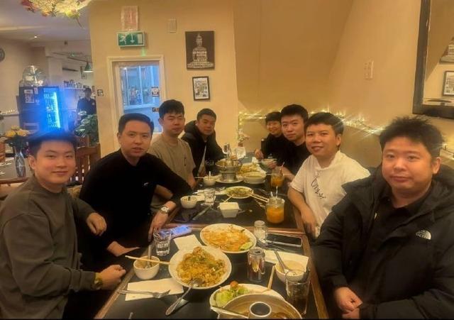 赵心童连夺两冠后请客庆祝