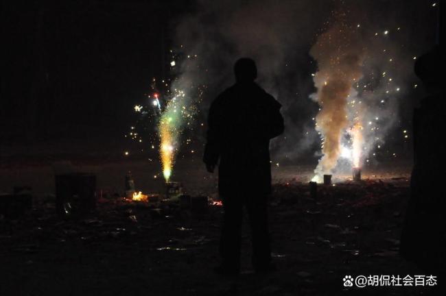 湘阴男子放烟花炸膛身亡 安全问题再引关注