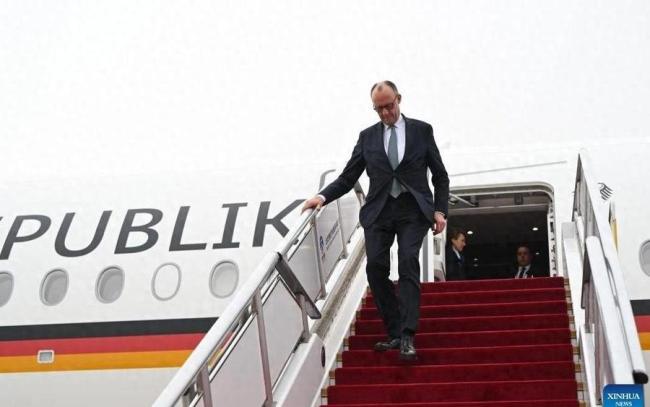 德国总理与宇树机器人握手转圈 默茨访华释放合作信号