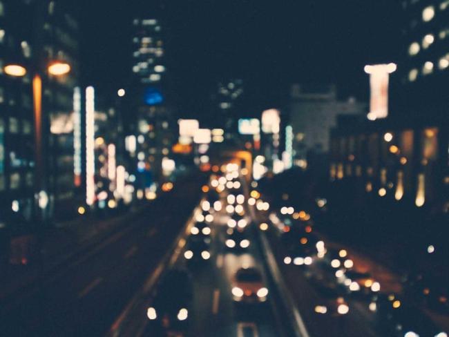 男子家两户打通取外卖逗懵外卖员 趣味与争议并存