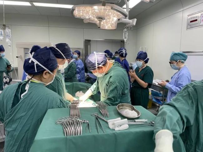 新疆产妇在武汉诞下五胞胎 罕见奇迹温暖人心