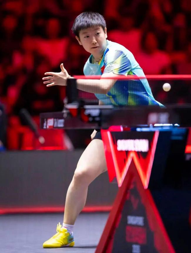 孙颖莎主动提醒对手挑战鹰眼！赛后默契相视一笑，用人品赢得尊重