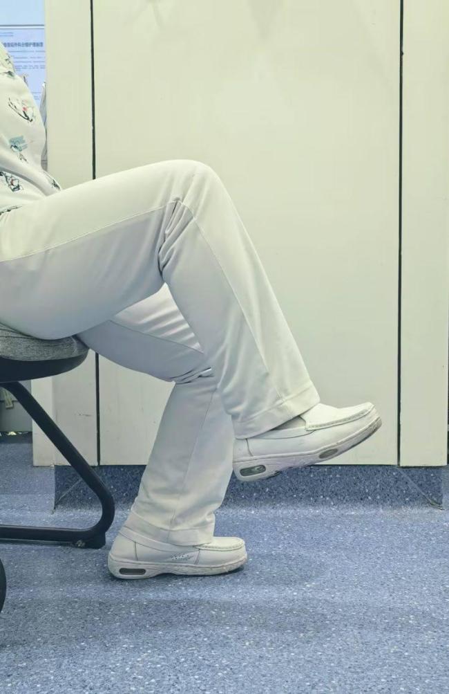 阿姨返程久坐19小时进ICU 警惕“经济舱综合征”