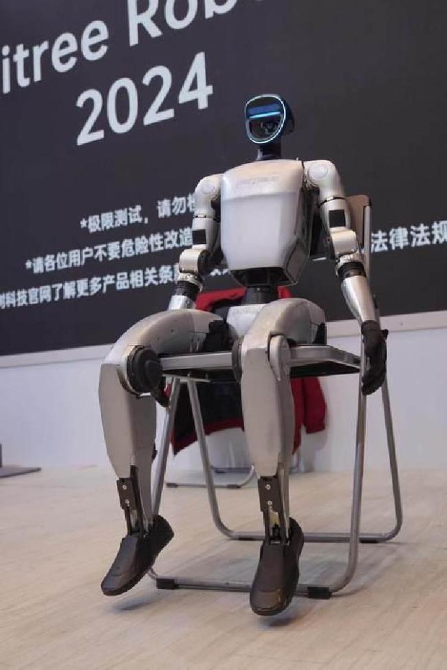 德国总理默茨坐红旗轿车访问宇树科技 中德科技合作新信号