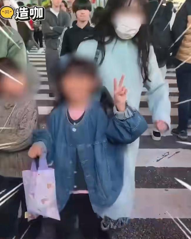 臺(tái)灣女孩在日本街頭拍照被路人惡意撞倒 治安隱患引爭(zhēng)議