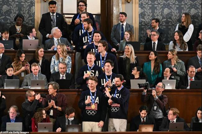 记者：国情咨文成特朗普真人秀 高潮迭起引发热议