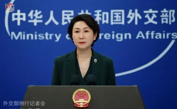 外交部回应是否从巴阿撤离中国公民 密切关注局势发展