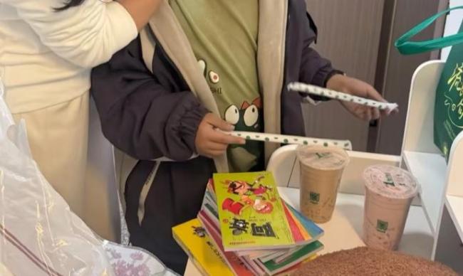 被一点点资助男孩长期考班级前三 成绩优异引争议