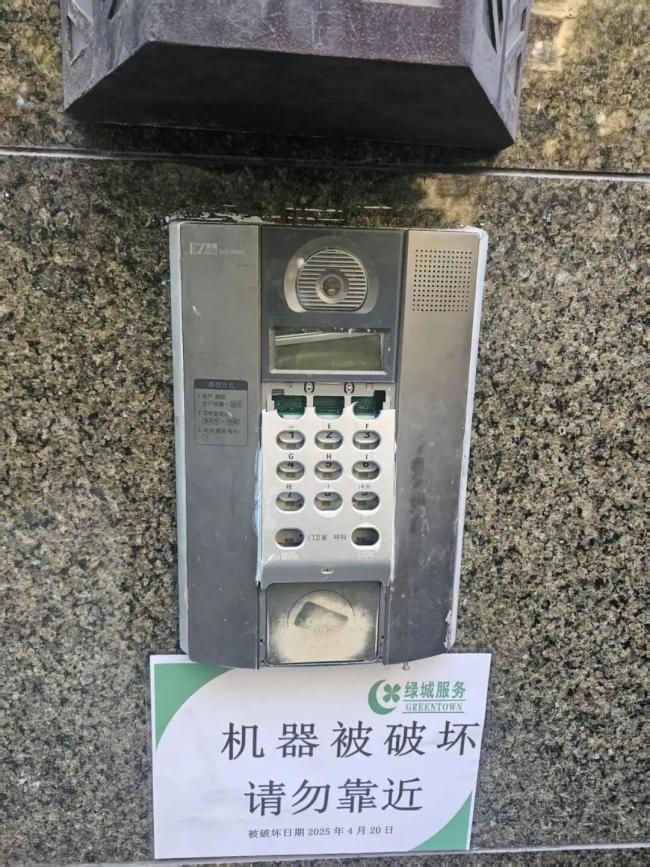 选票箱被锁600天 上海一小区管理混乱 治理困局待解