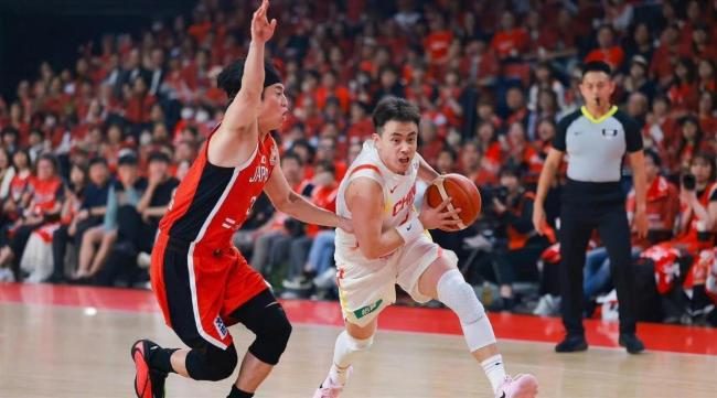 日本主帅：当廖三宁登场时我们需要用协防去针对，他比赵睿更难防 年轻后卫成关键