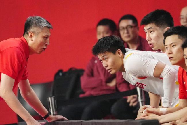 扎心的热搜！张镇麟成中国男篮仅有的失意者，1大关键远超5项挂零 低迷表现引争议