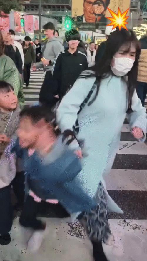 台湾女童在日本被路人撞飞，大批台湾青鸟说是中国人撞的，结果啪啪打脸，媒体证实是日本人