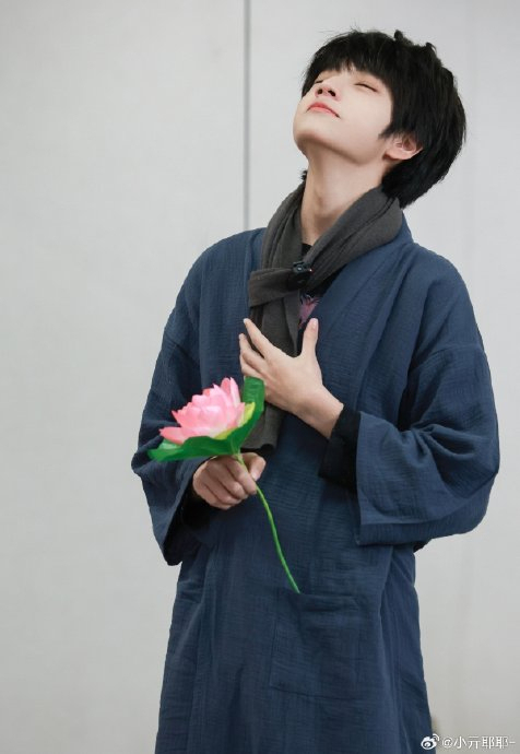 王橹杰 神图和表情包总是一起出现 反差魅力引爆粉丝创意