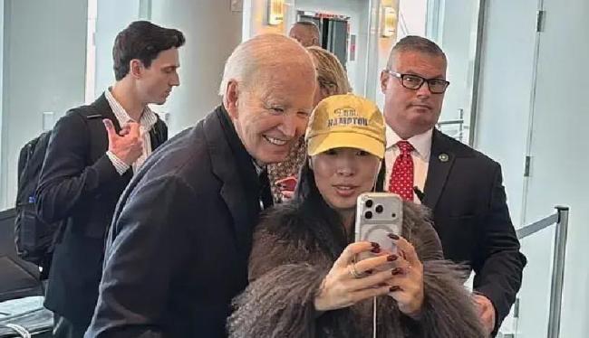 拜登坐飞机被乘客质问加沙现状 卸任总统的尴尬瞬间