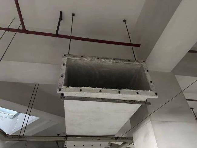 上海一小区管理失序乱成一锅粥