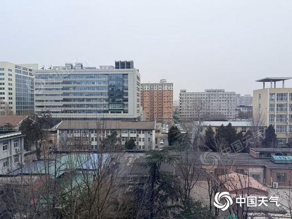 北京今天白天最高气温6℃，夜间至明天白天有雨雪天气