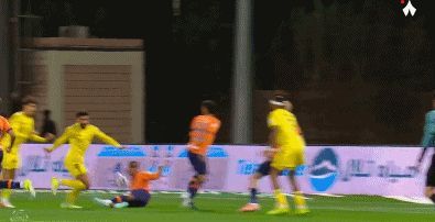 3-1逆转！利雅得胜利夺12连胜+2分领跑，41岁C罗失点，获全队最低分 C罗状态低迷