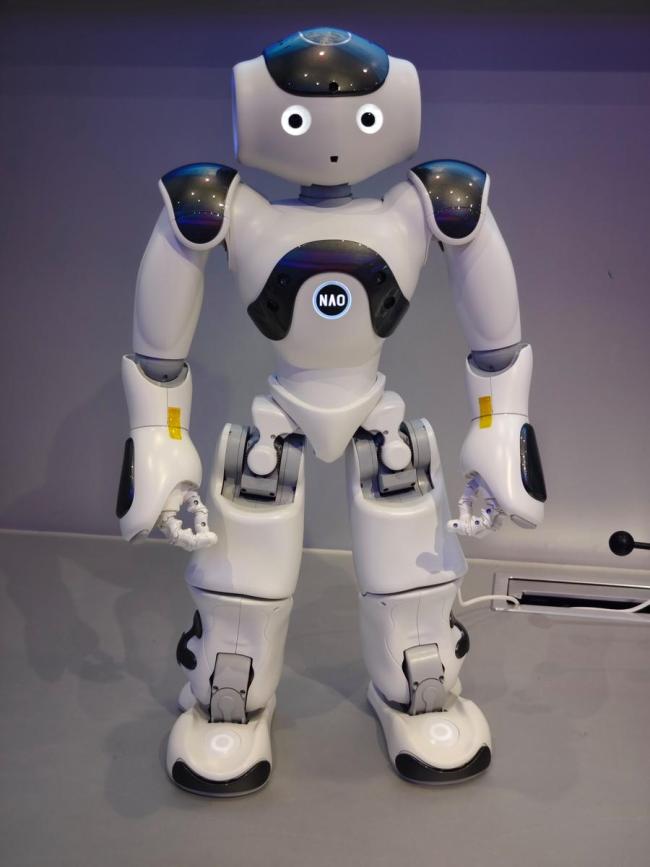 机器人手机趋势到来了吗 酷炫玩具还是生产力工具？