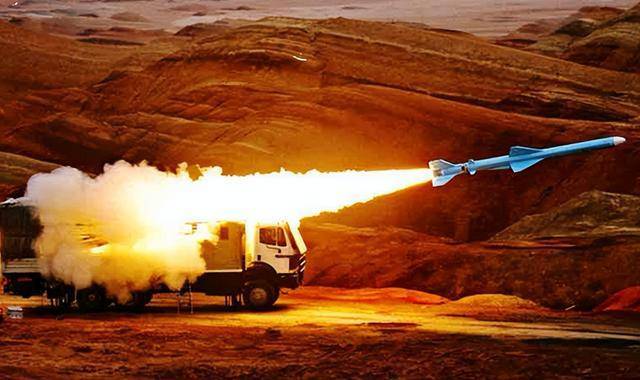 黑旗升起战争升级!卫星视角看美伊开战第二日:哈梅内伊殒命,美军多个基地被袭击!