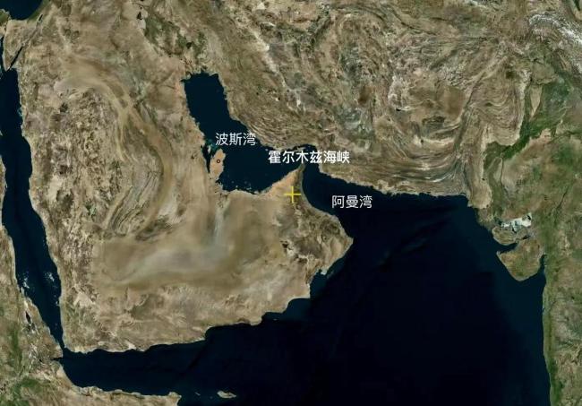 霍尔木兹海峡密密麻麻船只集体趴窝