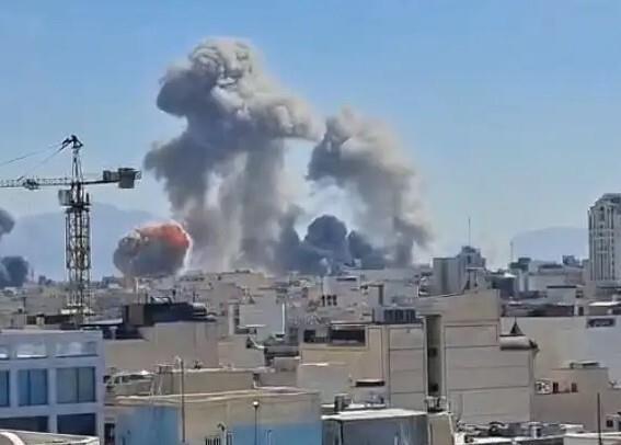 特拉维夫40栋建筑遭伊袭击受损 中东火药桶引爆