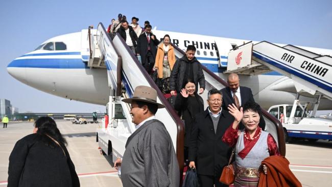 出席全国两会的代表委员已经报到