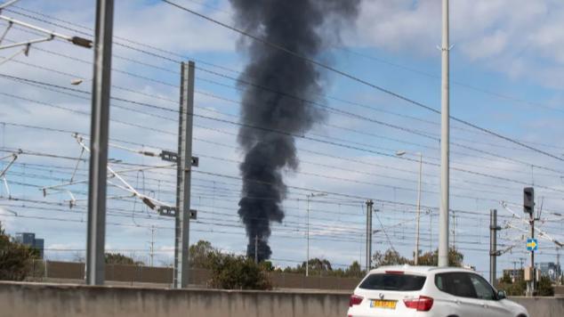 伊朗向以多地发射大量弹道导弹 以色列多地区响起警报