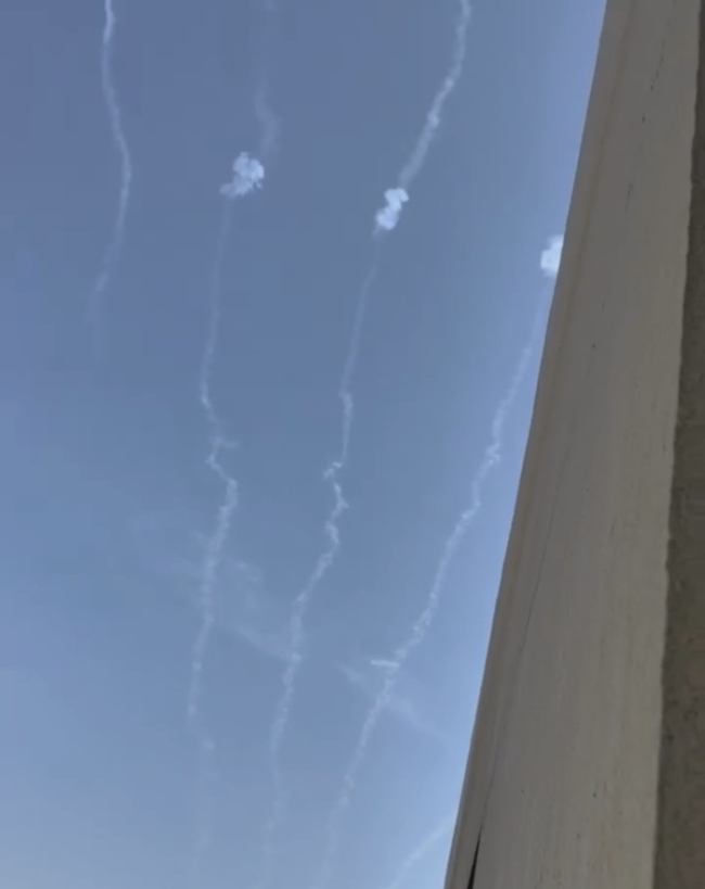 迪拜惊魂36小时:战争阴影下中国人的撤离、滞留与盼归 战火中的坚守与期盼