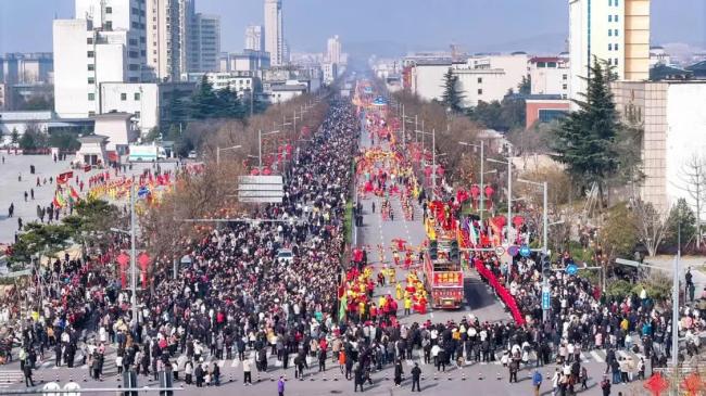 河南登封：锣鼓喧天闹元宵，文化盛宴庆佳节