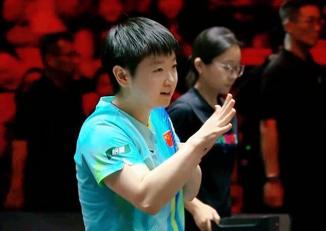 孙颖莎vs石洵瑶精彩球：22板对拉 坚韧与智慧的较量