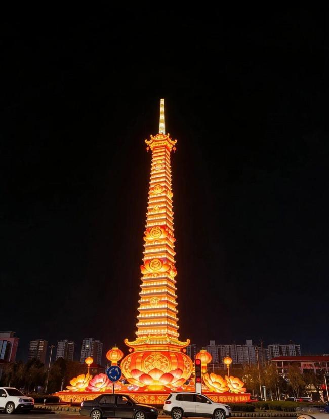 河南地标化身AI花灯点亮元宵夜 光影诉说中原故事