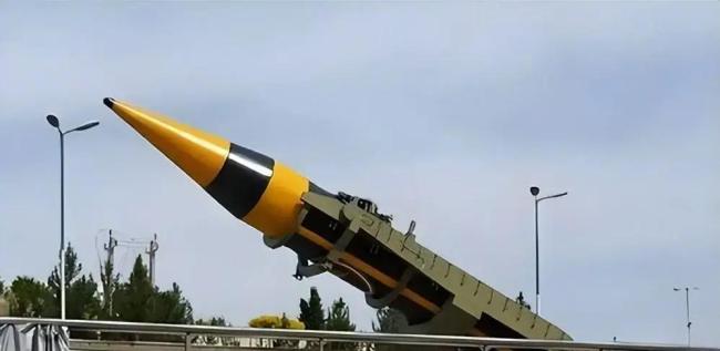 中东局势:地面部队“下场” 航母遇袭 美军基地受创引发关注