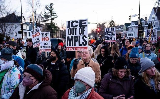 邵永灵:特朗普中期选举危险 支持率持续下滑