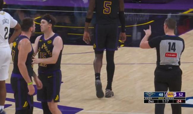 东契奇狂砍27 10 6！7失误险成罪人 抱怨裁判吞赛季第14次技犯