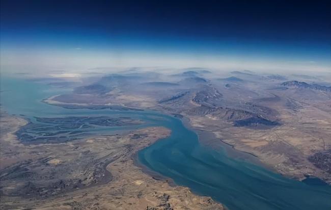 台媒：美伊冲突升级 油价暴涨13%