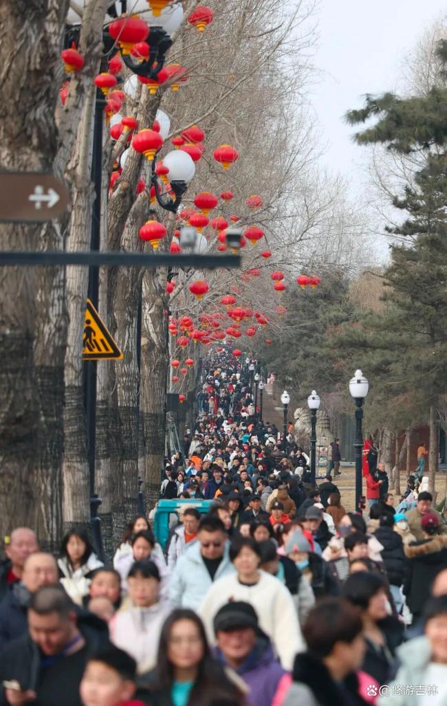 长春新民大街元宵巡游氛围感拉满 妙趣横生闹元宵