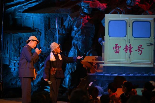 国内首个“数智工人雷锋”亮相 创新体验跨越时空