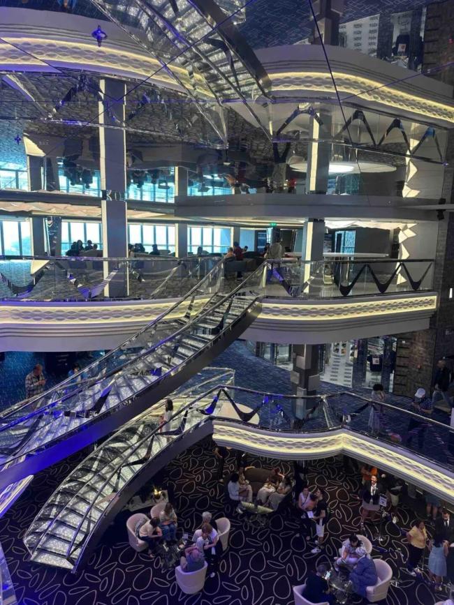 滞留迪拜游客说同胞们都在互助 团结等待曙光