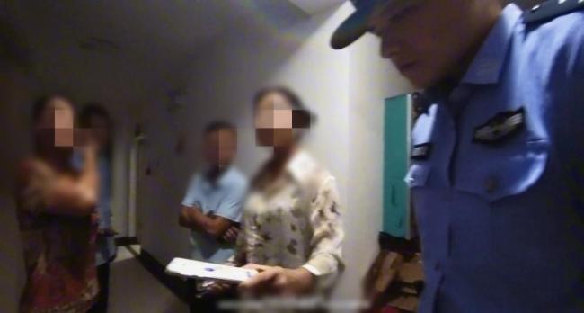 男子捡到手机答应归还后反成被告:拾金不昧义务之争