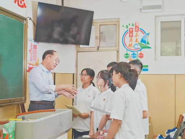 建议提升教师待遇保障水平 多举措尊师惠师